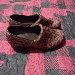 Croft & Borrow clog shoes women’s 9.5 Medium Sole Sense Ability animal cheetah